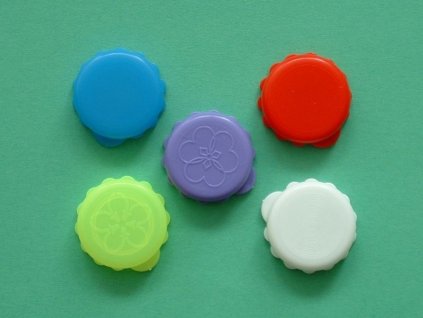 zátka lahví-korunk.uzávěr, plast
